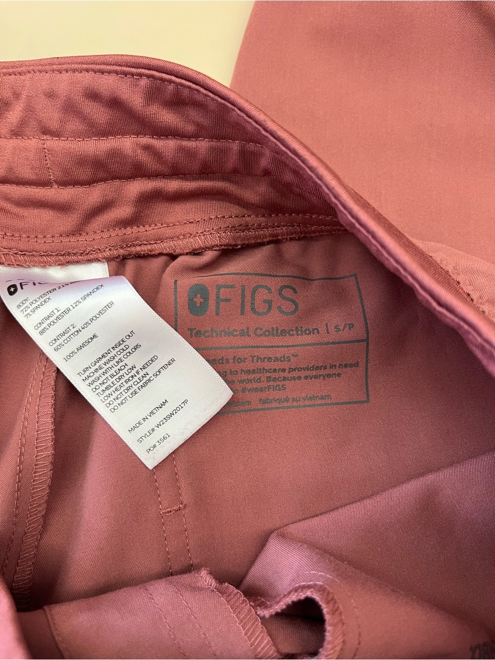 FIGS Scrub Set XS/S Mauve - Picture 6 of 6